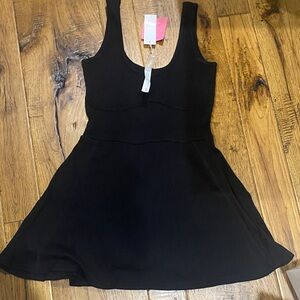 Cute little workout skirt with built in shorts. Also can be worn under a blazer